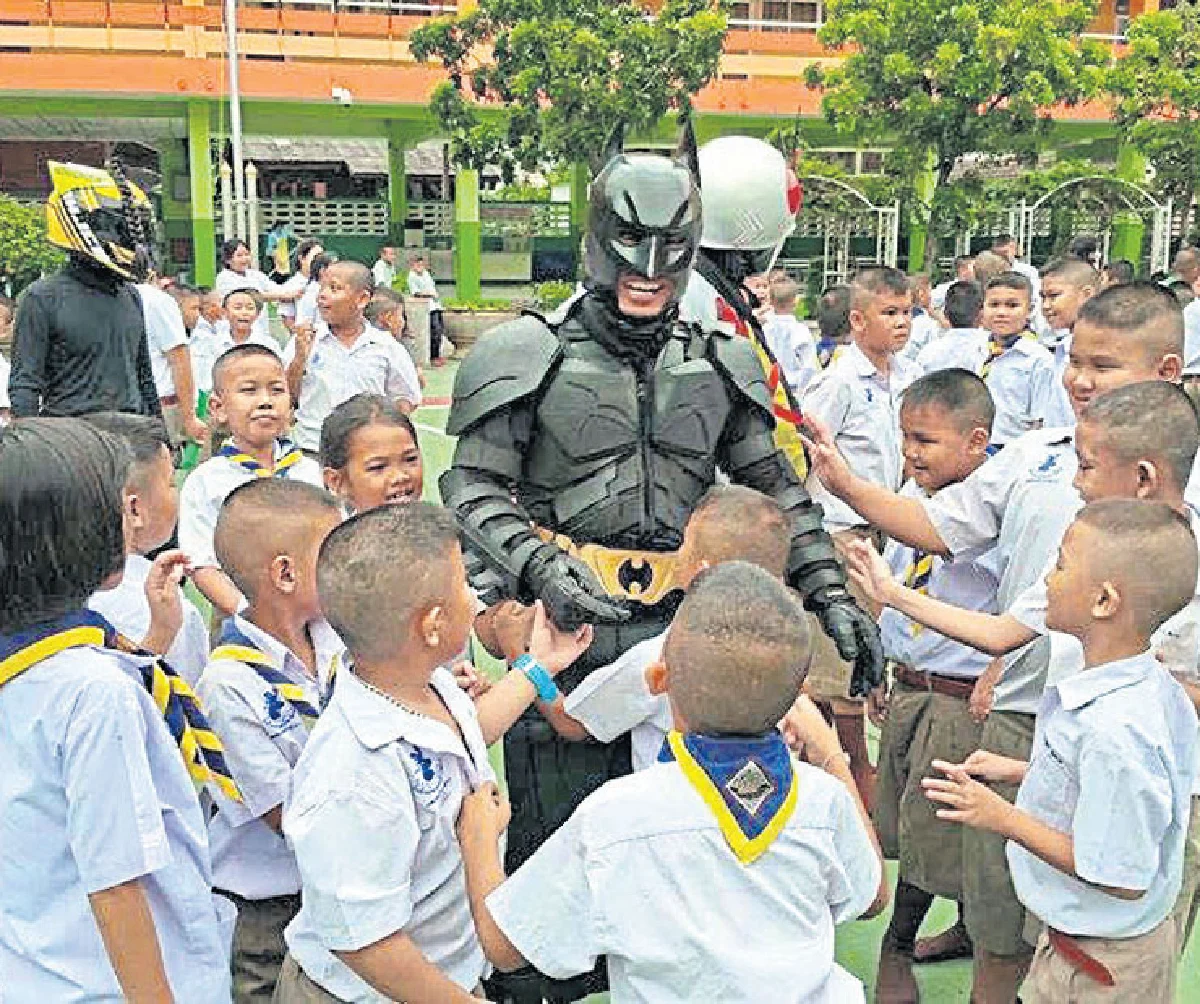 ฮีโร่จิตอาสา แค่สวมชุดคนรอบข้างก็มีความสุข