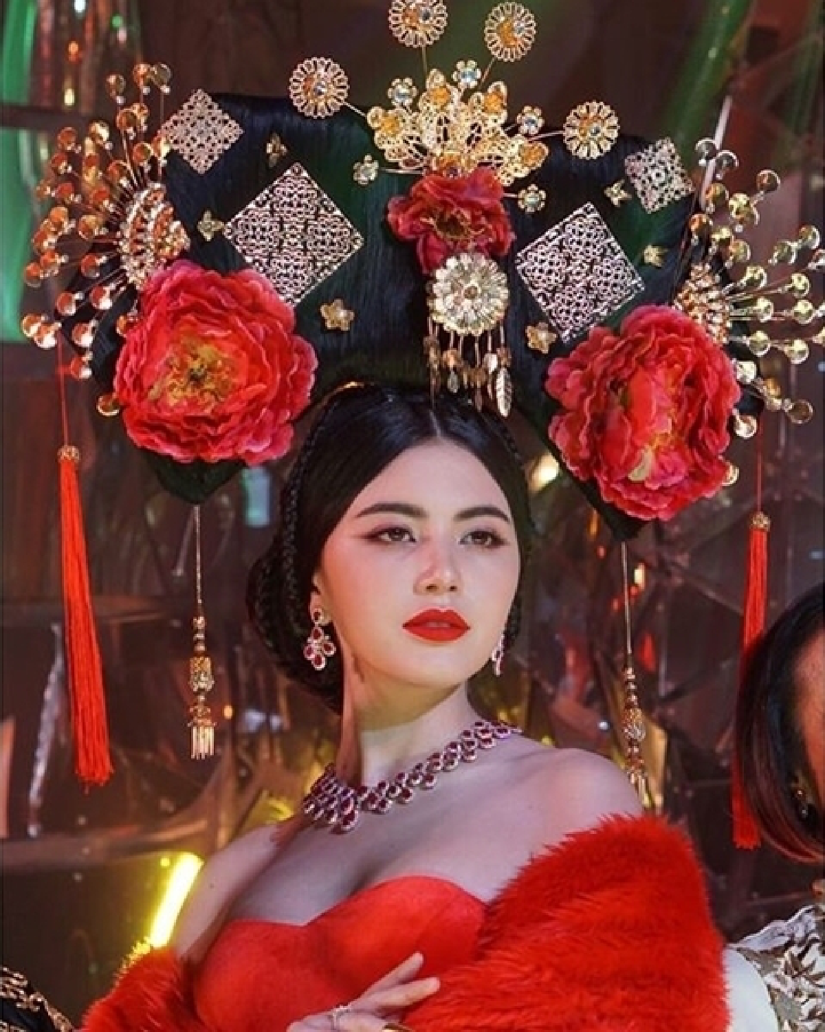 สวยดั่งนางพญา! ใหม่ ดาวิกา ในลุคฮองเฮาต้อนรับตรุษจีน