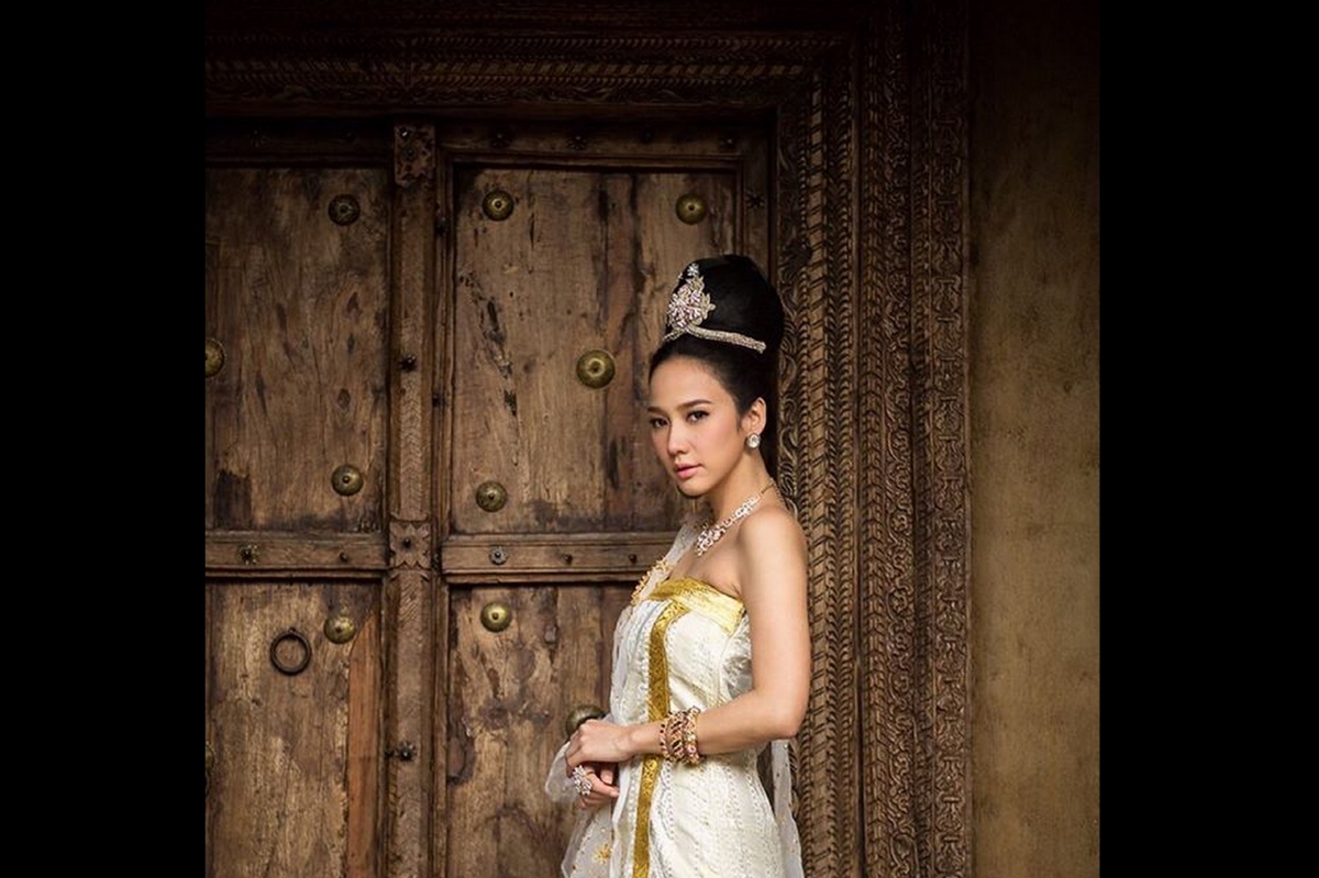 ยลโฉมซุปตาร์ตัวเเม่ อั้ม พัชราภา ใน "เพลิงพระนาง" ยลโฉมซุปตาร์ตัวเเม่ อั้ม พัชราภา ใน "เพลิงพระนาง"