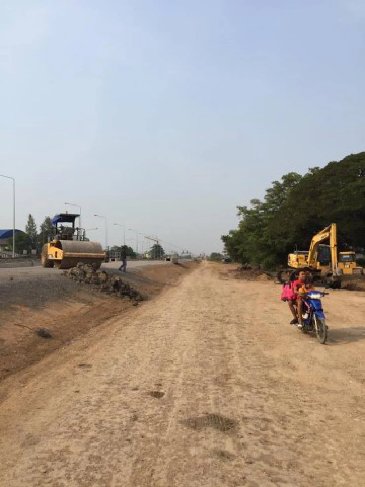 "ชุมชนเดชาพัฒนา 87" เมื่อรถไฟฟ้าทำลายวิถีชุมชน?