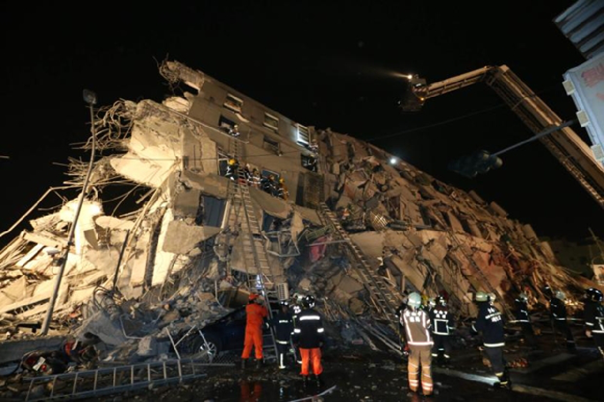 Buildings collapse from Taiwan quake, at least 18 dead (Updated Sunday)