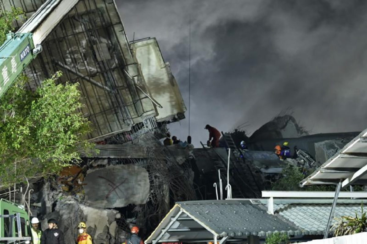 Buildings collapse from Taiwan quake, at least 18 dead (Updated Sunday)