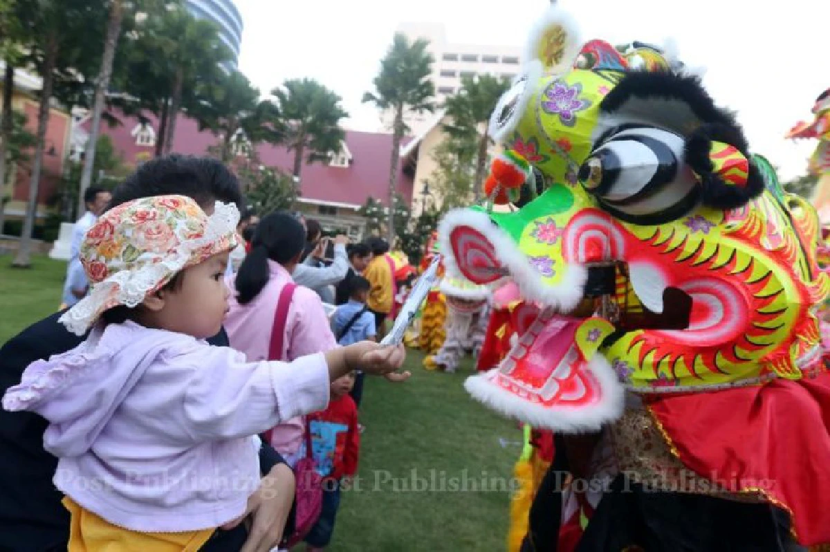 จัดเชิดมังกร-สิงโตเฉลิมพระเกียรติในหลวงที่ศิริราช