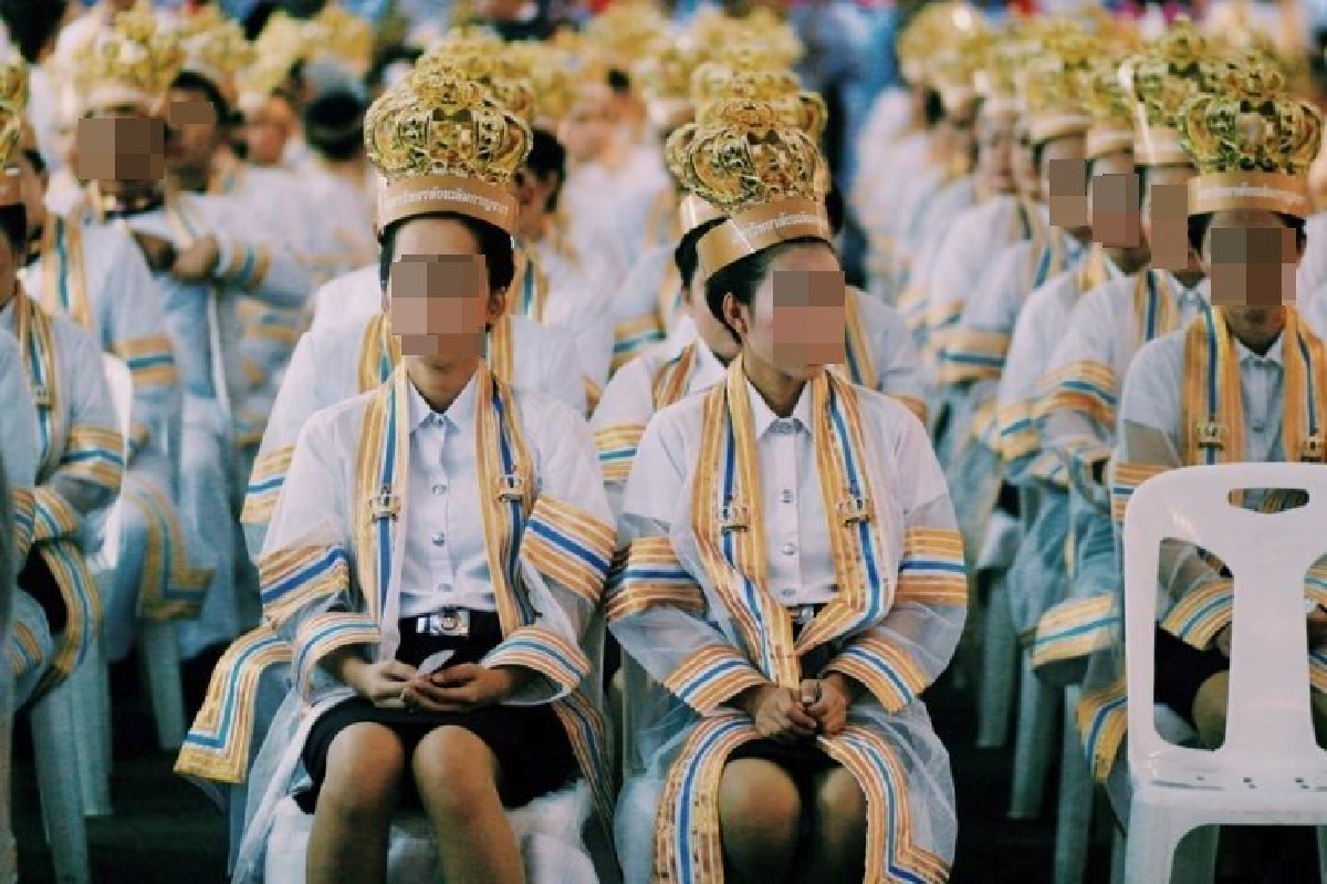 แชร์สนั่น!ม.ดังสวมมงกุฎให้บัณฑิตในงานรับปริญญา แชร์สนั่น!ม.ดังสวมมงกุฎให้บัณฑิตในงานรับปริญญา