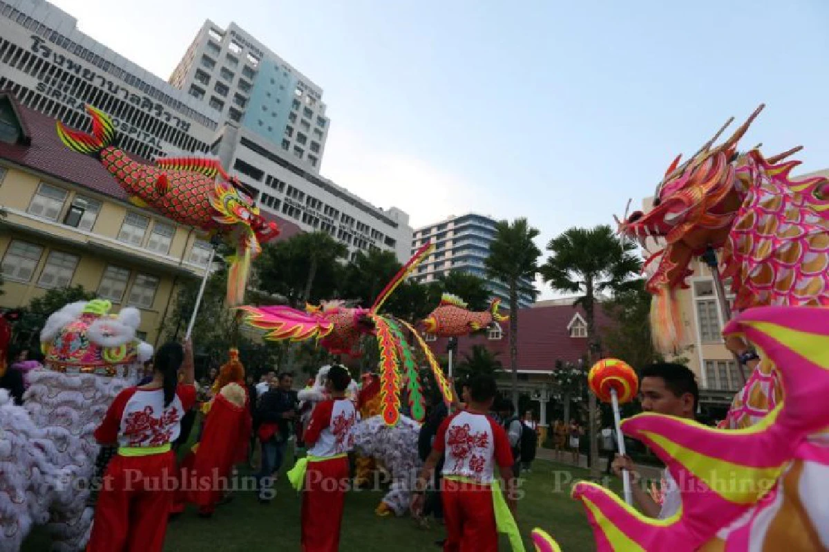 จัดเชิดมังกร-สิงโตเฉลิมพระเกียรติในหลวงที่ศิริราช