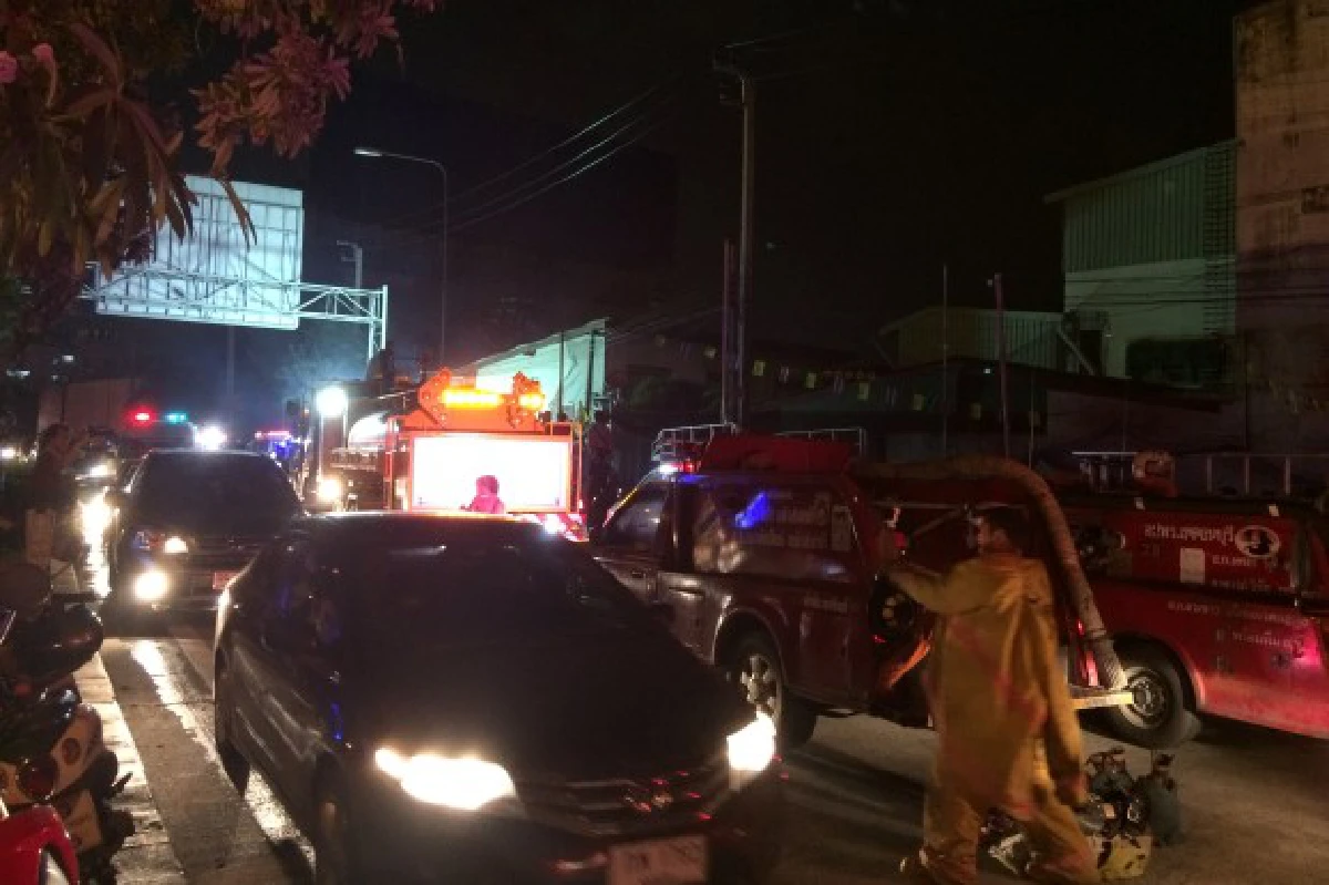 ไฟไหม้ชุมชนแสงจันทร์ในย่านทุ่งวัดดอน