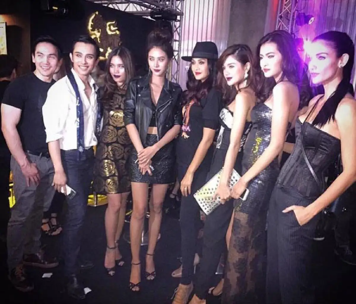 แม่ก็คือแม่! เหล่าดาราร้องเต้นจัดเต็มในคอนเสิร์ต มาดอนน่า