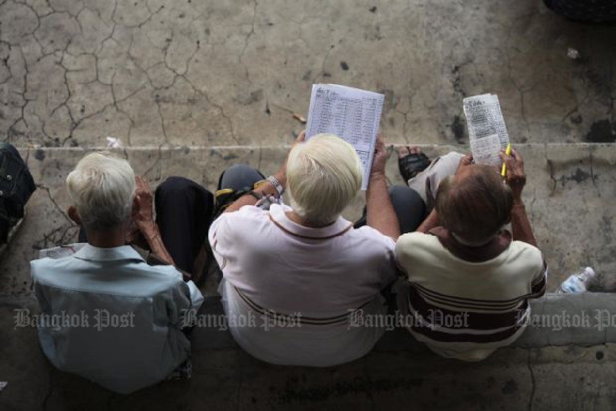 Older people work longer in rapidly ageing Thailand