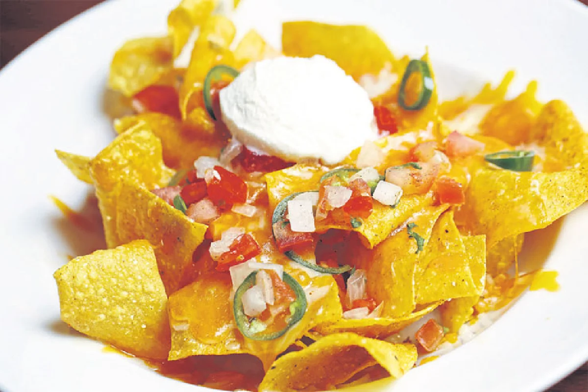 นั่งกินดื่มชิลๆ พร้อมทั้งเชียร์กีฬาไปด้วยที่  ‘ฮูเตอร์ส’