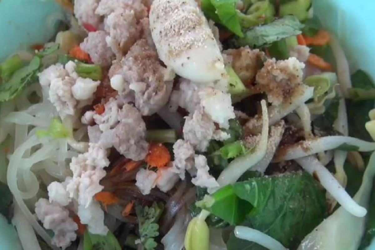 ไปพิษณุโลกมีเวลาว่างก็ลองแวะไปชิมก๋วยเตี๋ยว 10 บาท อิ่มอร่อย ไปพิษณุโลกมีเวลาว่างก็ลองแวะไปชิมก๋วยเตี๋ยว 10 บาท อิ่มอร่อย