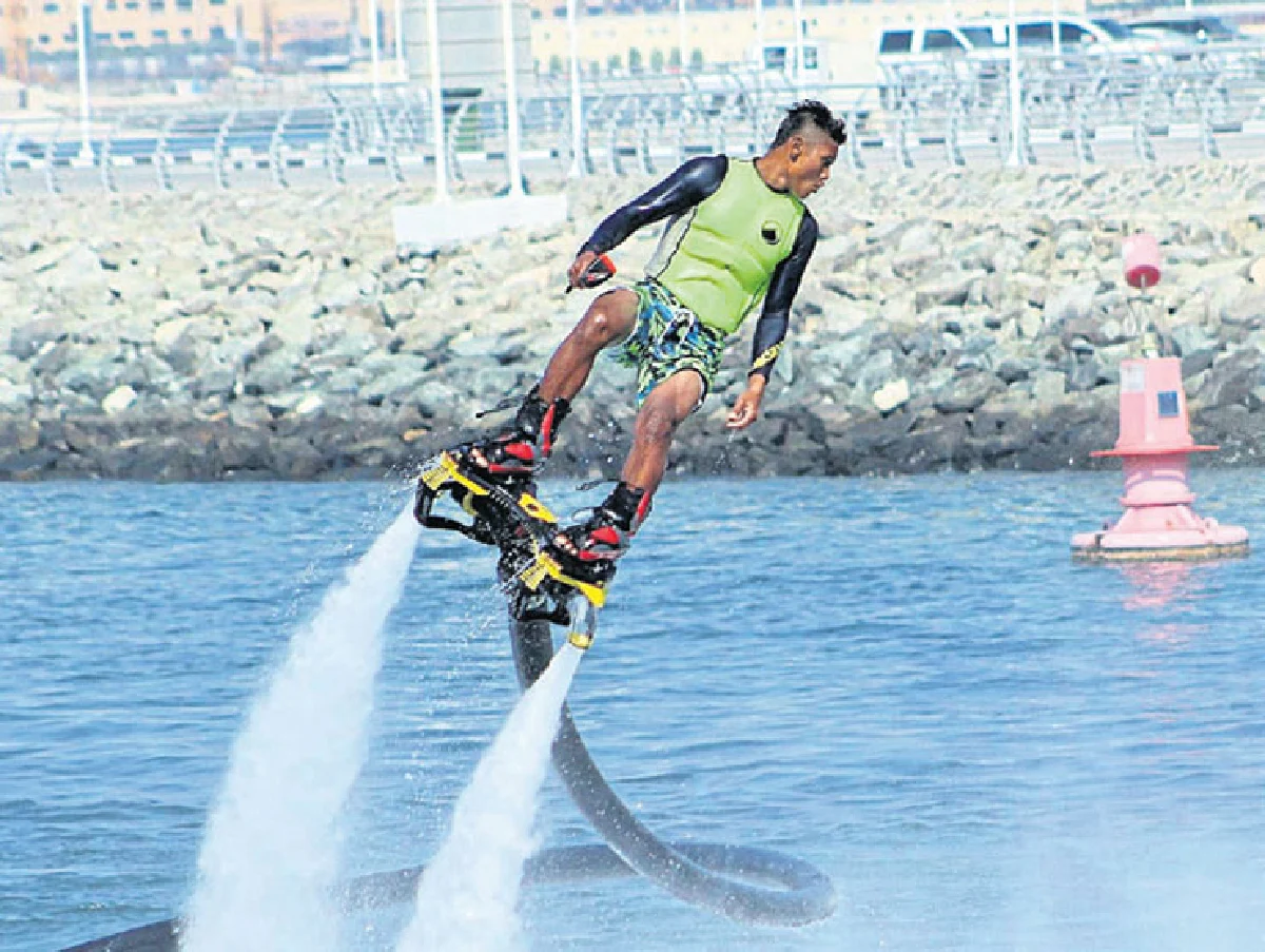 ฟลายบอร์ดผาดโผนโดนใจคอเอ็กซ์ตรีม