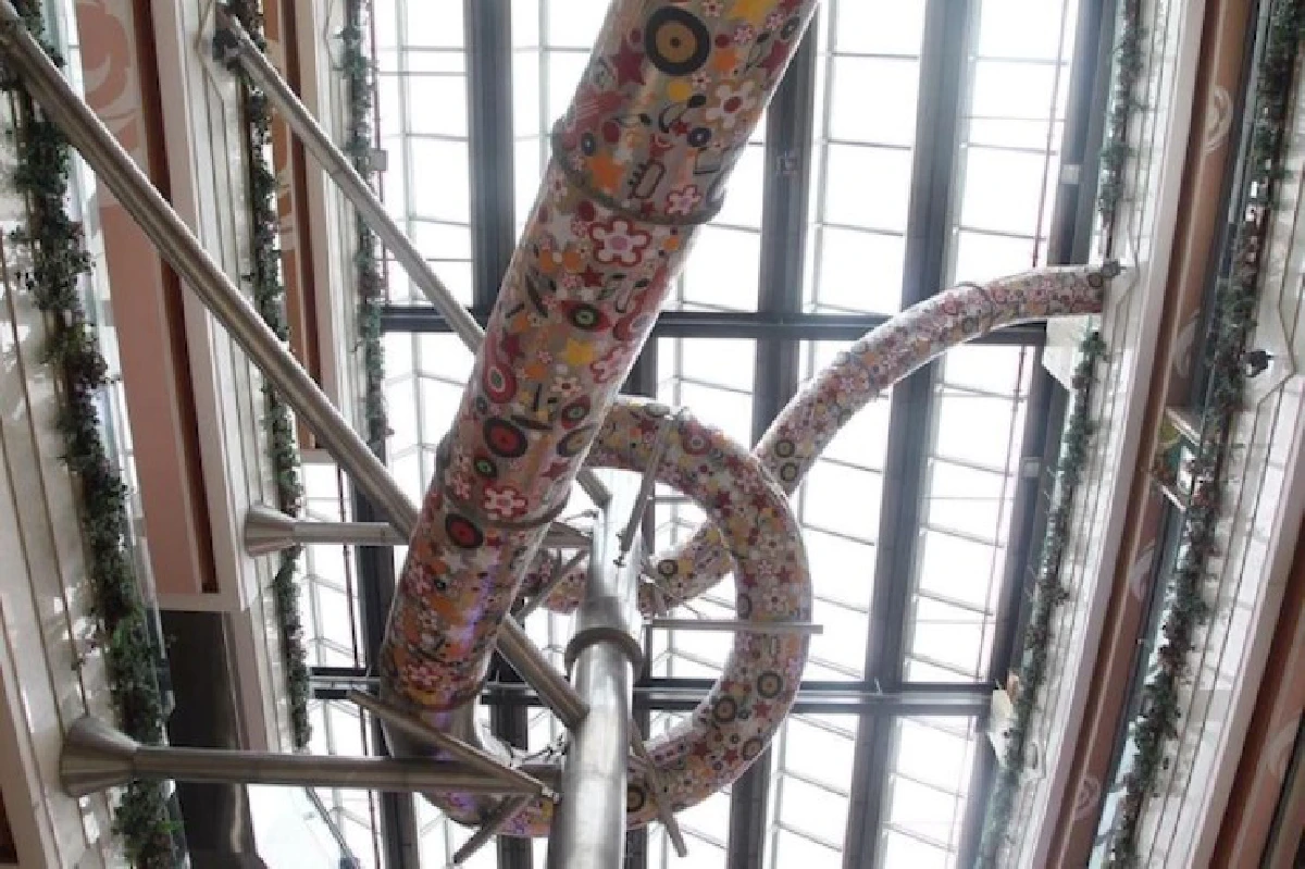 กล้าลองไหม?ห้างจีนเปิดใช้สไลเดอร์สูง5ชั้น คนหวั่นอันตราย