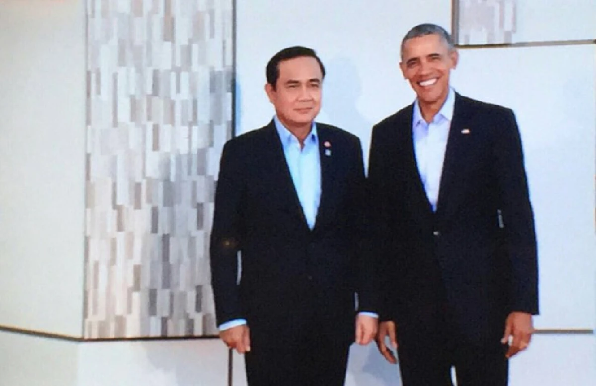 ชื่นมื่น! บิ๊กตู่จับมือถ่ายนภาพคู่โอบามา