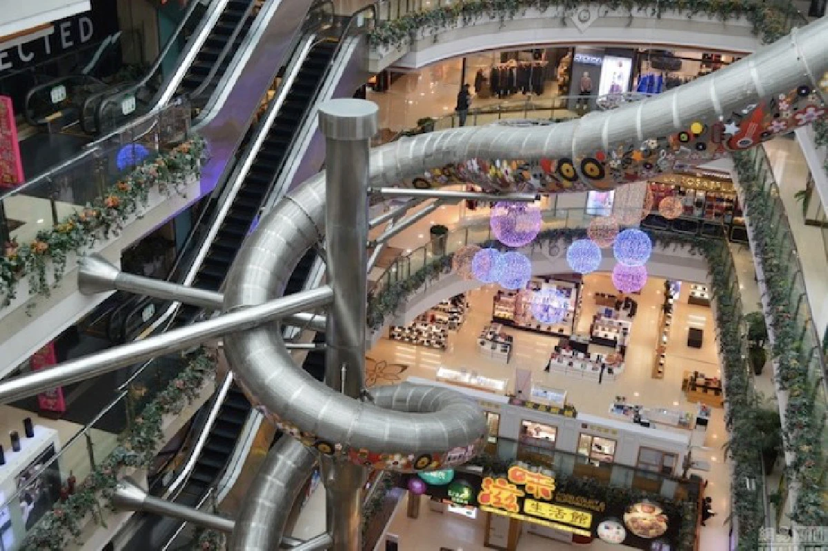 กล้าลองไหม?ห้างจีนเปิดใช้สไลเดอร์สูง5ชั้น คนหวั่นอันตราย