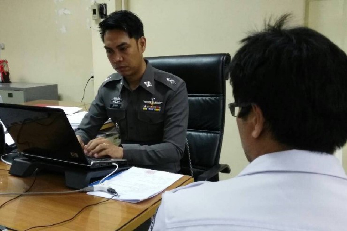 พ่อเมาดูคลิปโป๊ทางไลน์ข่มขืนลูกสาวตัวเอง พ่อเมาดูคลิปโป๊ทางไลน์ข่มขืนลูกสาวตัวเอง