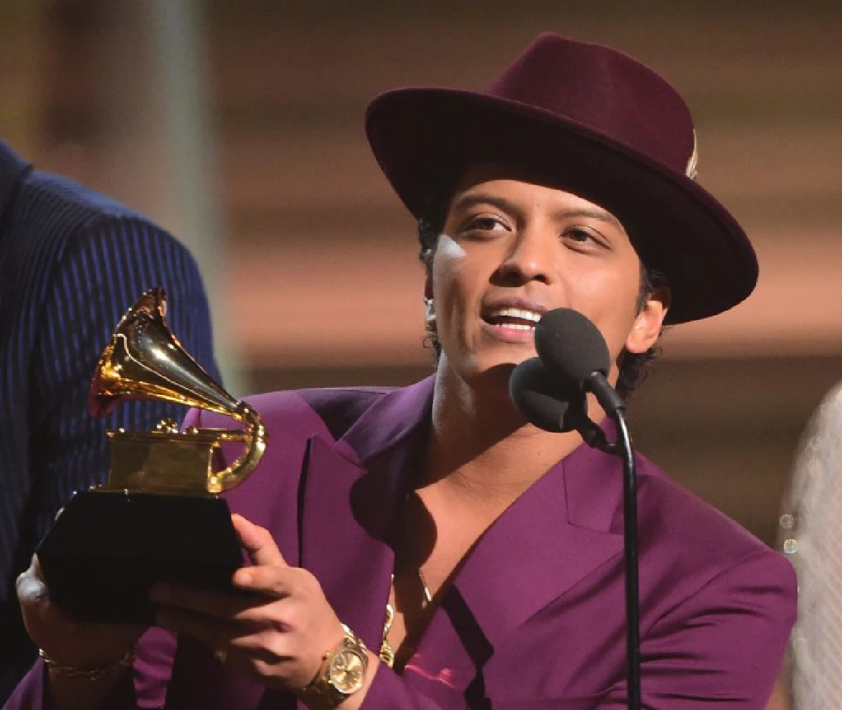 มาแรง! เอ็ด ชีแรน คว้ารางวัลเพลงแห่งปี Grammy Awards