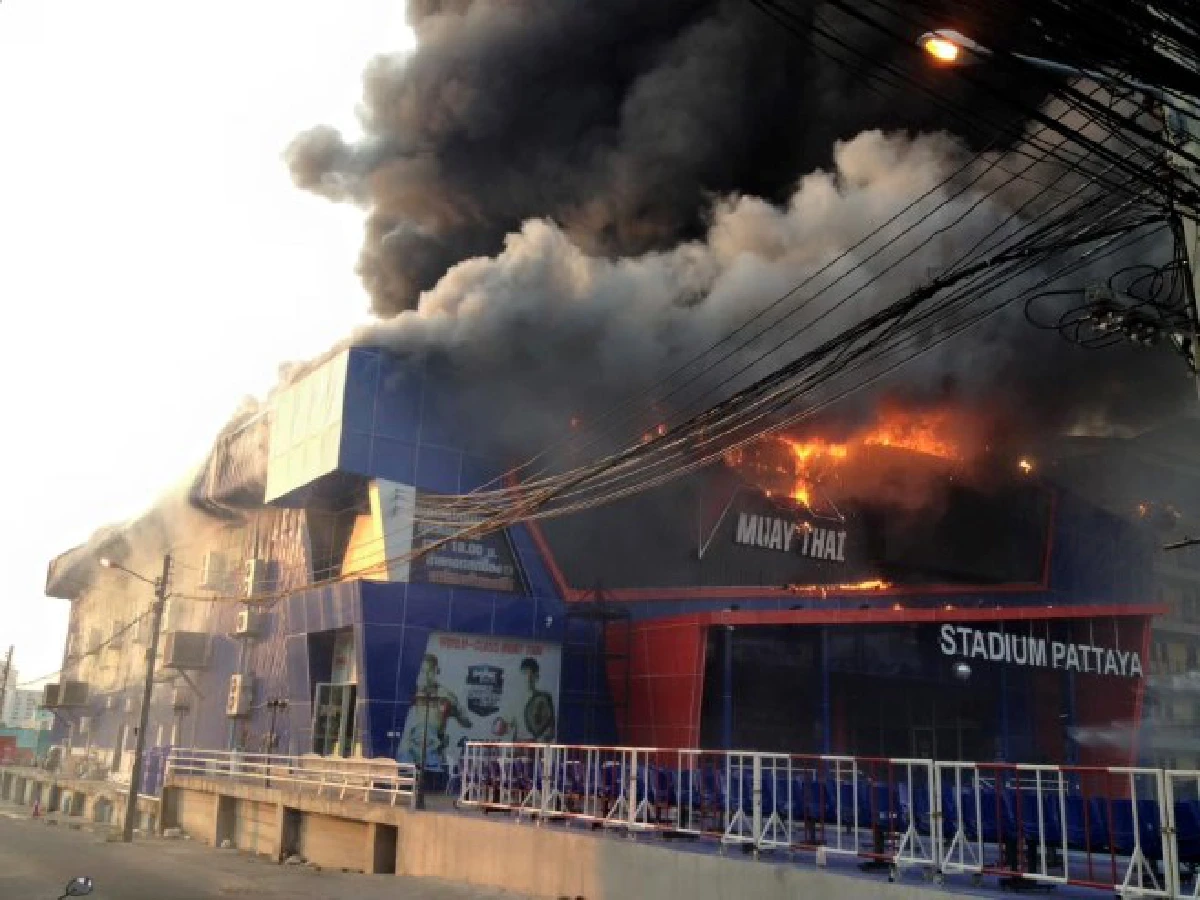 ไฟไหม้สนาม "แม็กซ์มวยไทยพัทยา" เสียหายหนัก