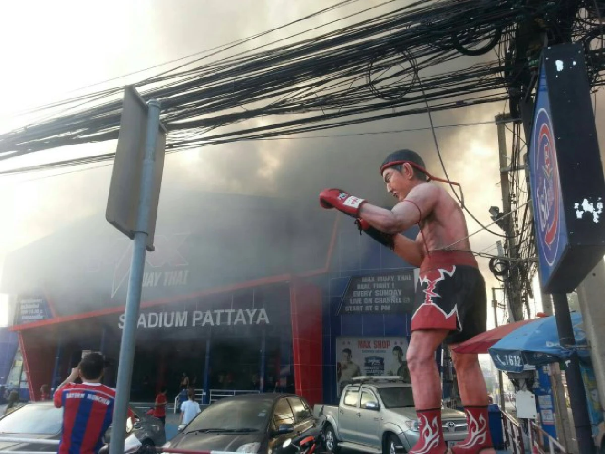 ไฟไหม้สนาม "แม็กซ์มวยไทยพัทยา" เสียหายหนัก
