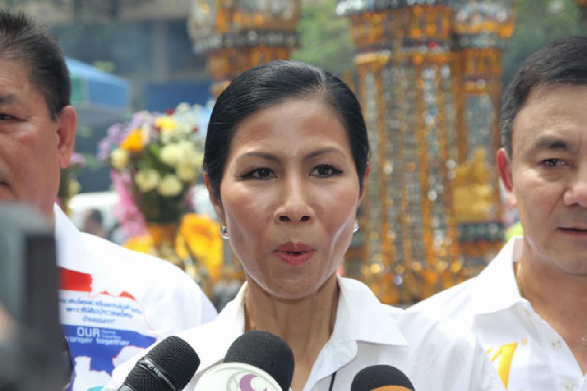 กอบกาญจน์ ตื่นรับจีนขับรถเที่ยว กอบกาญจน์ ตื่นรับจีนขับรถเที่ยว