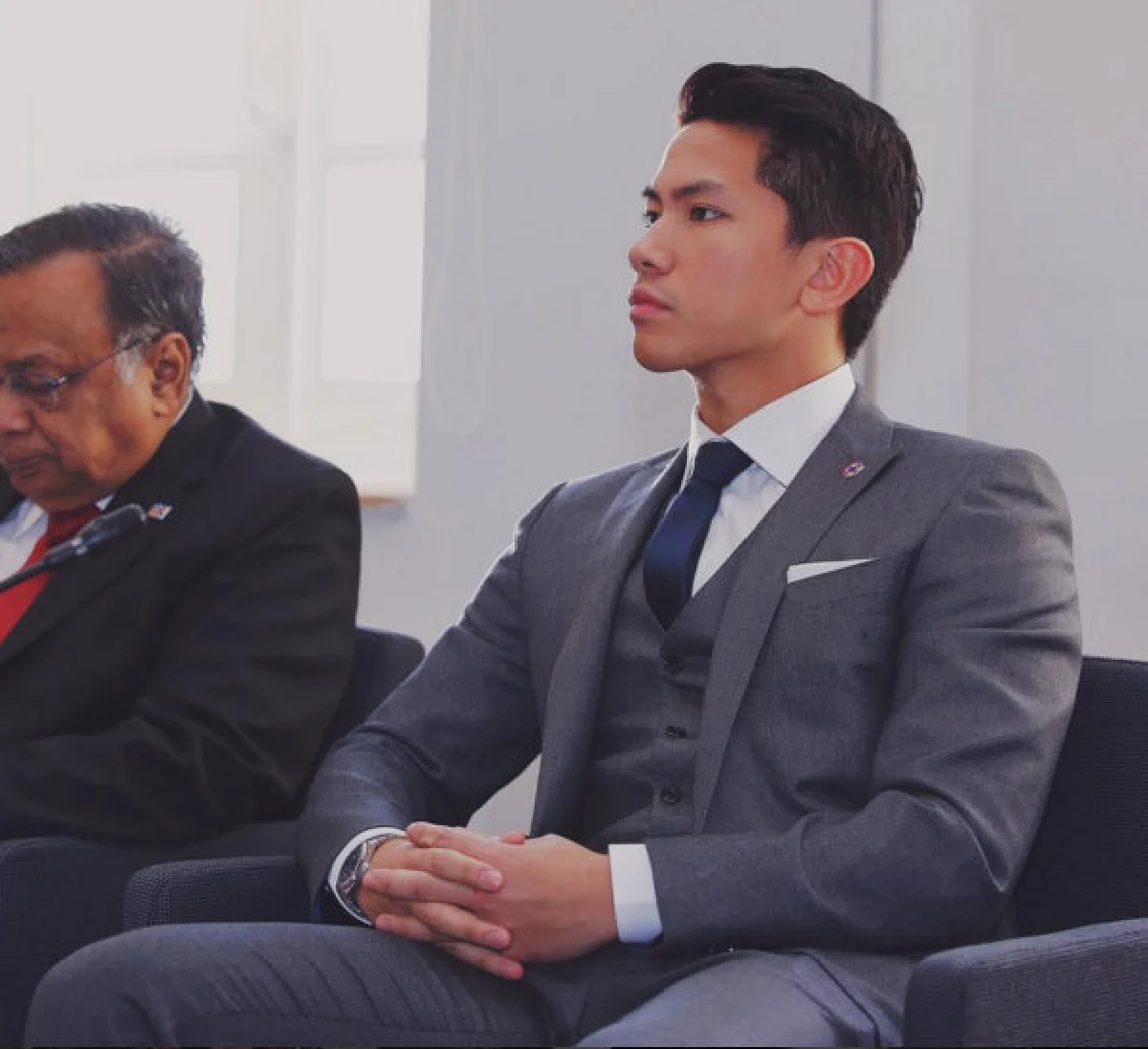 สาวไทยปลื้ม! เจ้าชายรูปงามแห่งบรูไน ทรงโปรดเสวย "ลาบ"