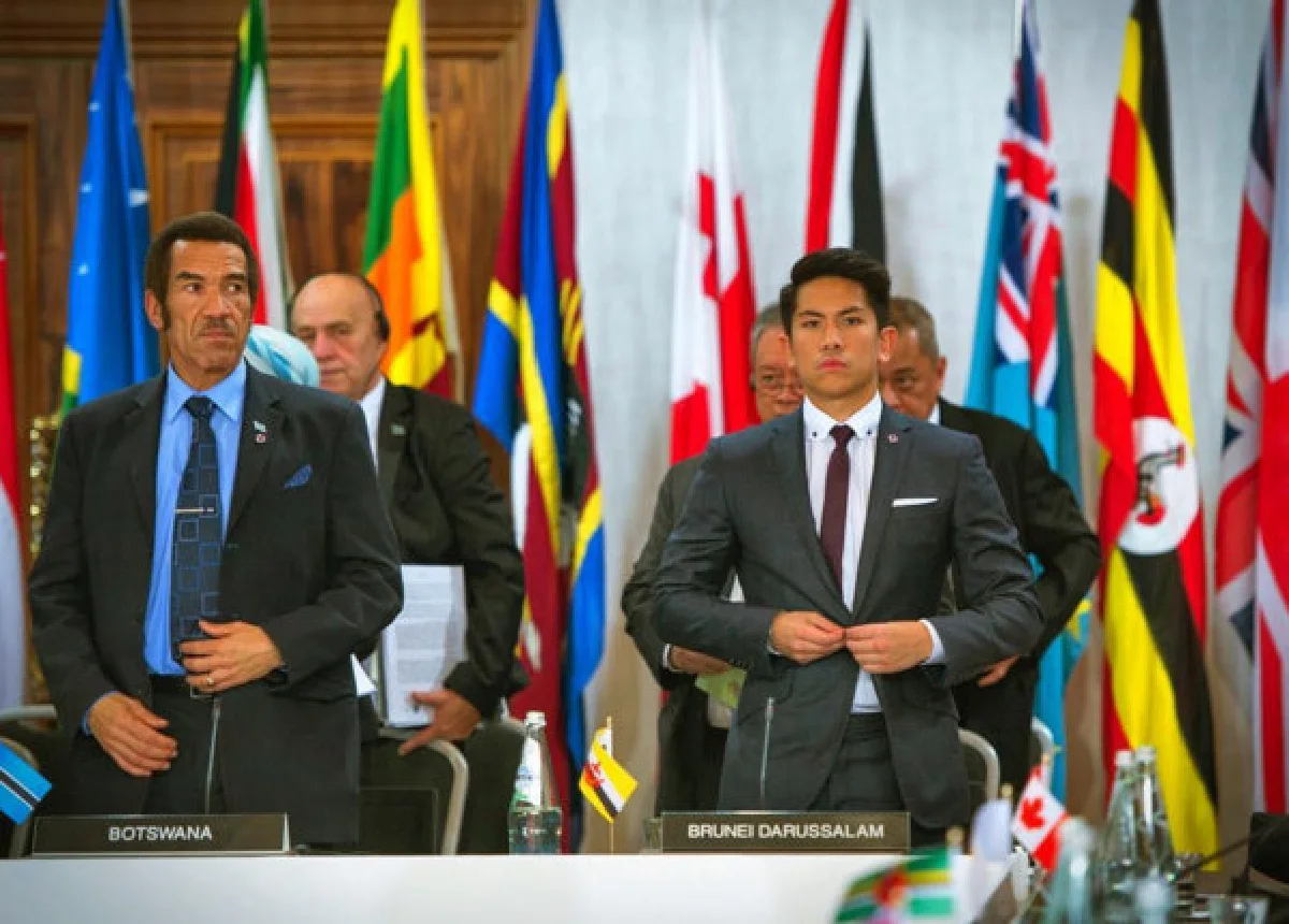 สาวไทยปลื้ม! เจ้าชายรูปงามแห่งบรูไน ทรงโปรดเสวย "ลาบ"