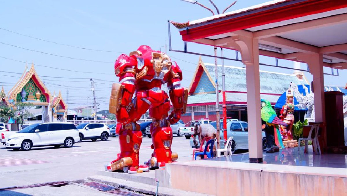 วัดเมืองปากน้ำปั้นซูเปอร์ฮีโร่ตั้งรอบวิหารหวังดึงดูดเยาวชน