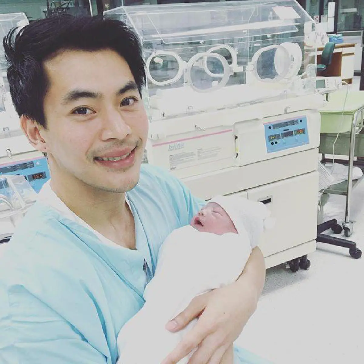 แนน ปิยะดา สุดตื้นตัน! คลอดลูกสาวแล้ว ตั้งชื่อ "น้องนาฬา"