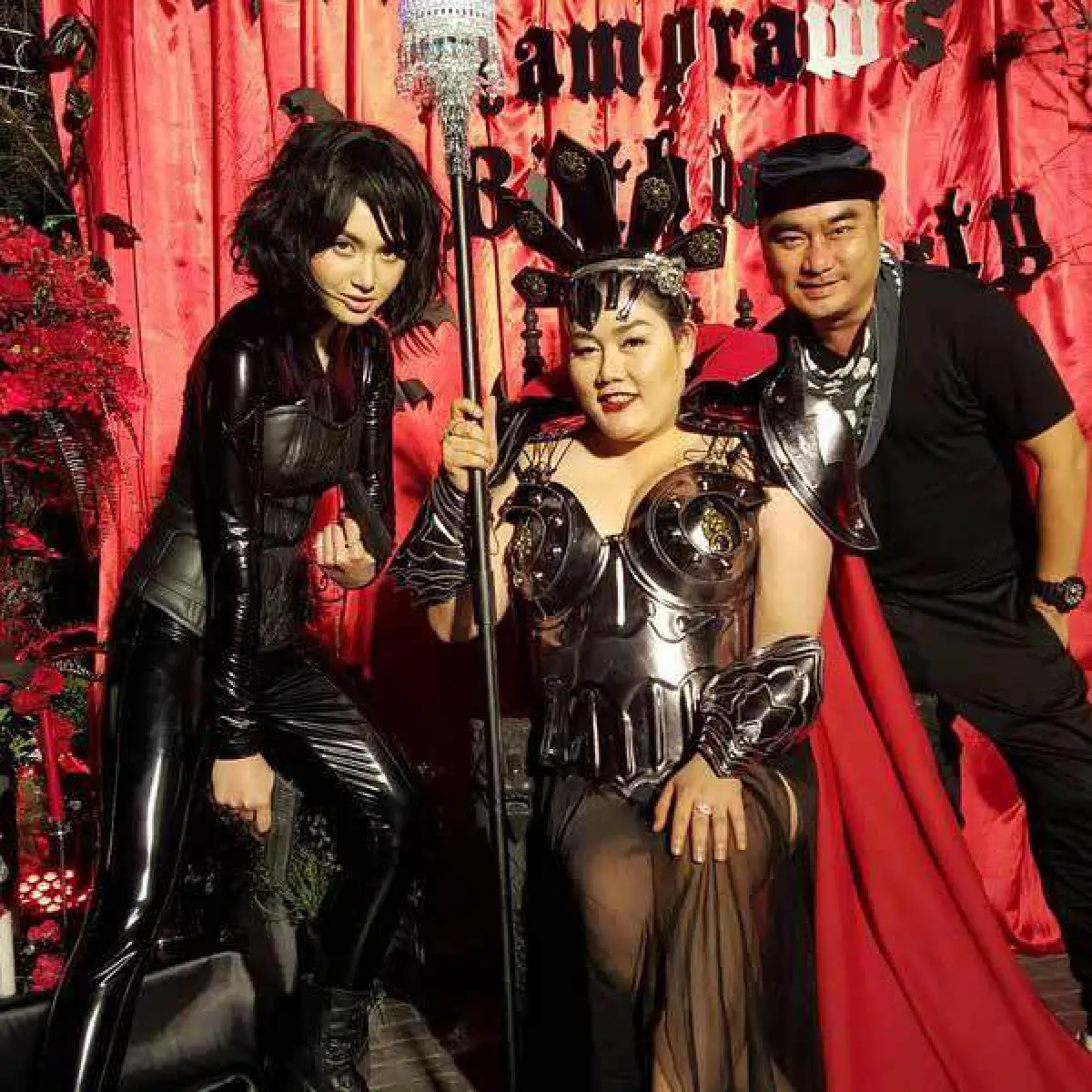 ใหม่ ดาวิกา ในลุคแวมไพร์สาวสุดแซ่บ! ร่วมปาร์ตี้วันเกิด ผจก.ส่วนตัว