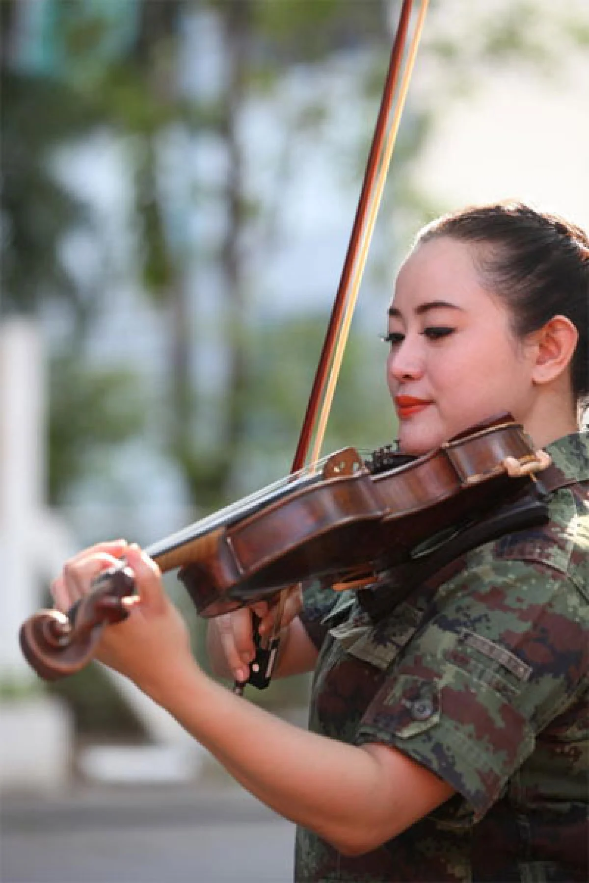 ‘ดอกไม้เหล็ก’ งอกเงยบนความงดงาม