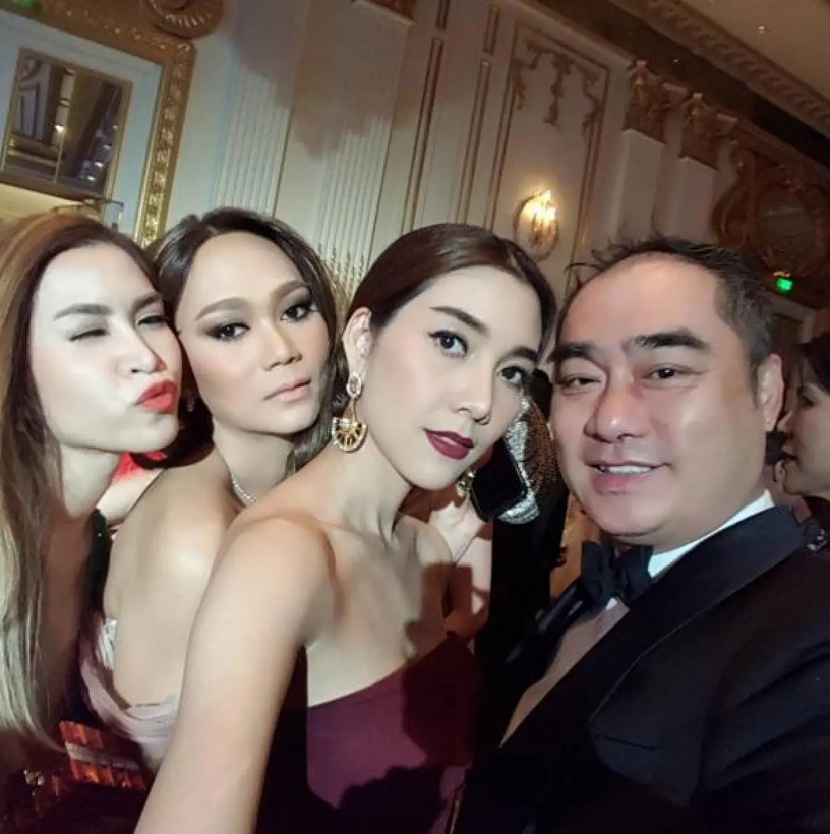 ชื่นมื่น! โบ ชญาดา-แบงค์ กฤชพล ฉลองวิวาห์สุดอบอุ่น