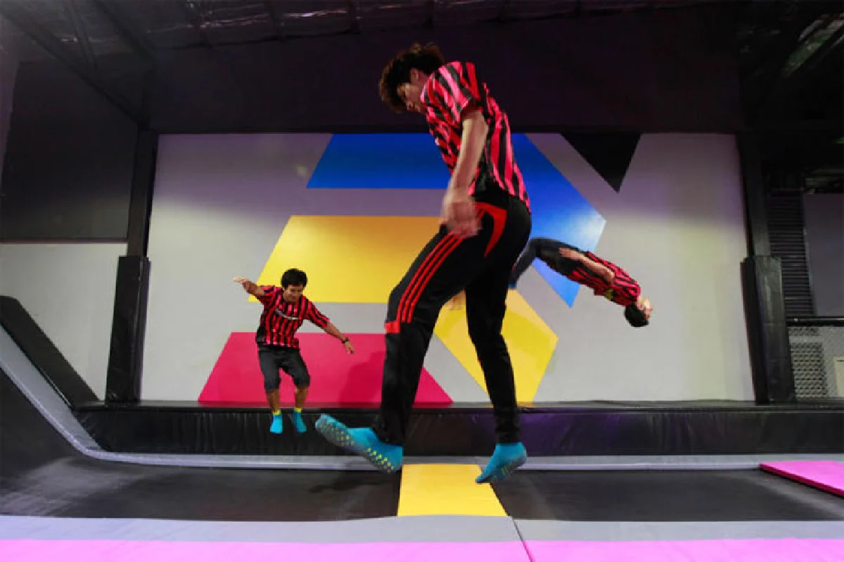 แทรมโปลีน จัมพ์ สุดท้าทาย