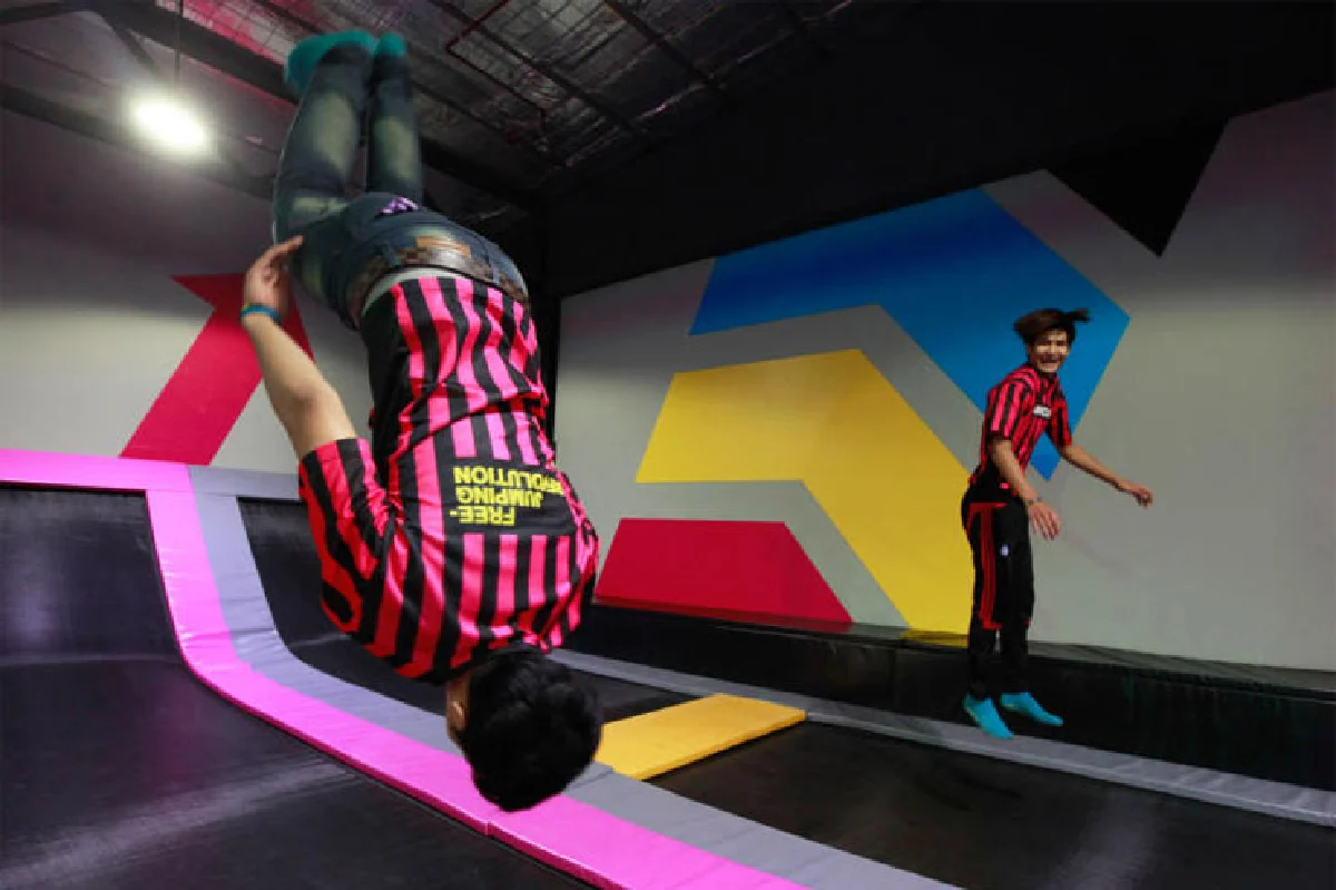 แทรมโปลีน จัมพ์ สุดท้าทาย