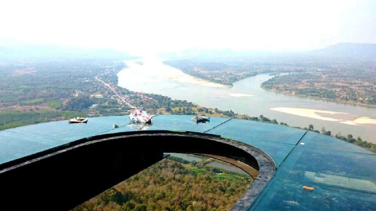 ใกล้เสร็จแล้ว! สกายวอล์คกระจกใสแห่งแรกของไทยที่หนองคาย