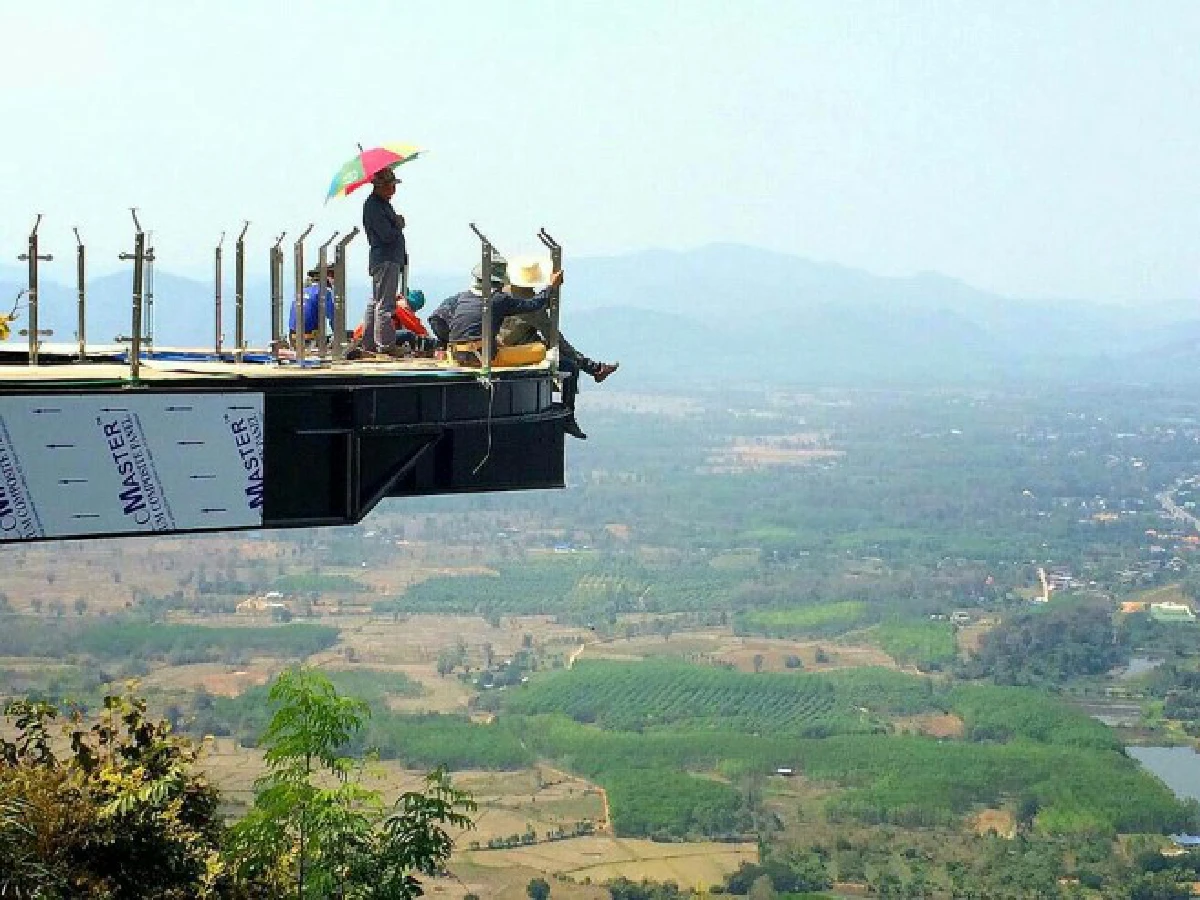 ใกล้เสร็จแล้ว! สกายวอล์คกระจกใสแห่งแรกของไทยที่หนองคาย