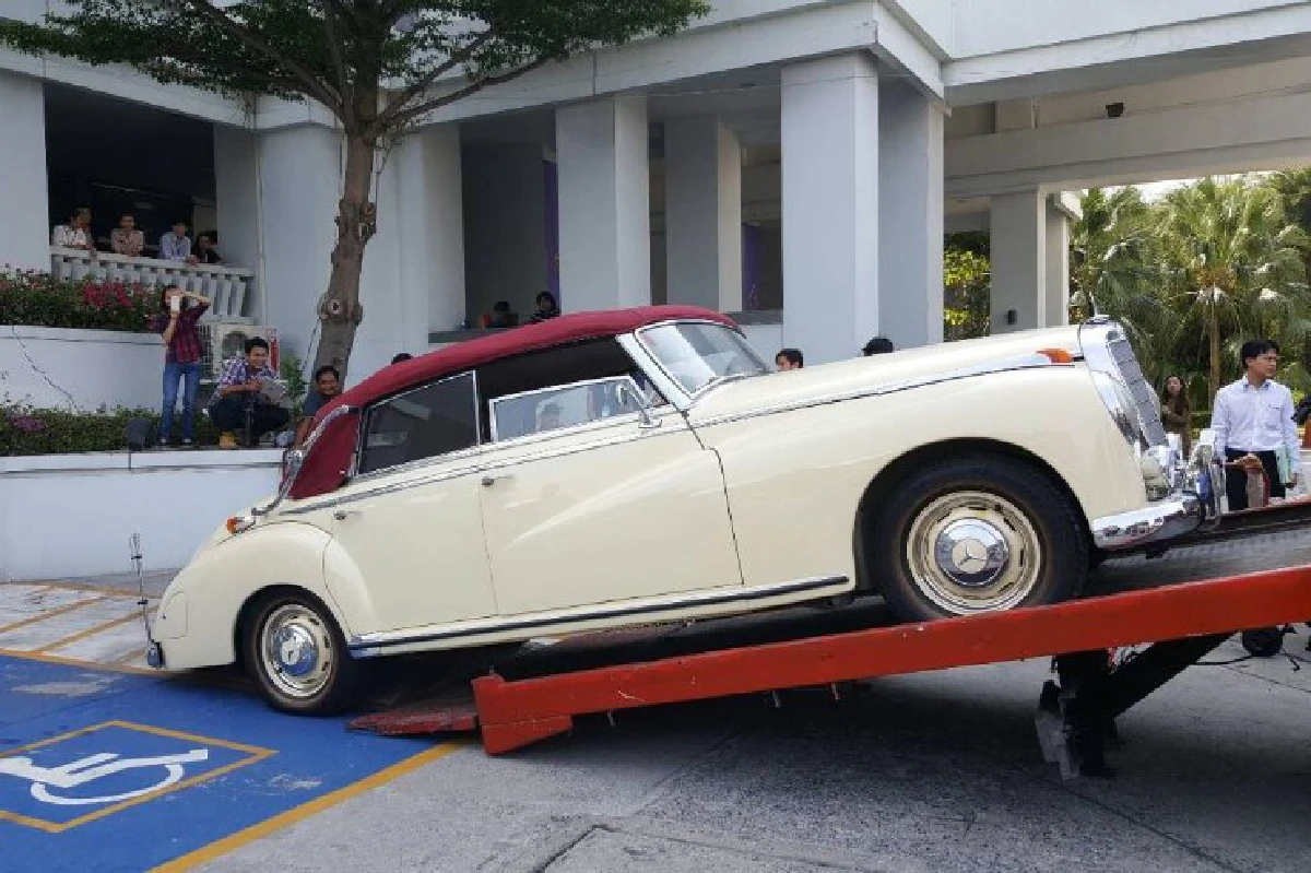 วัดปากน้ำนำรถเบนซ์โบราณ "สมเด็จช่วง" มอบให้ดีเอสไอ