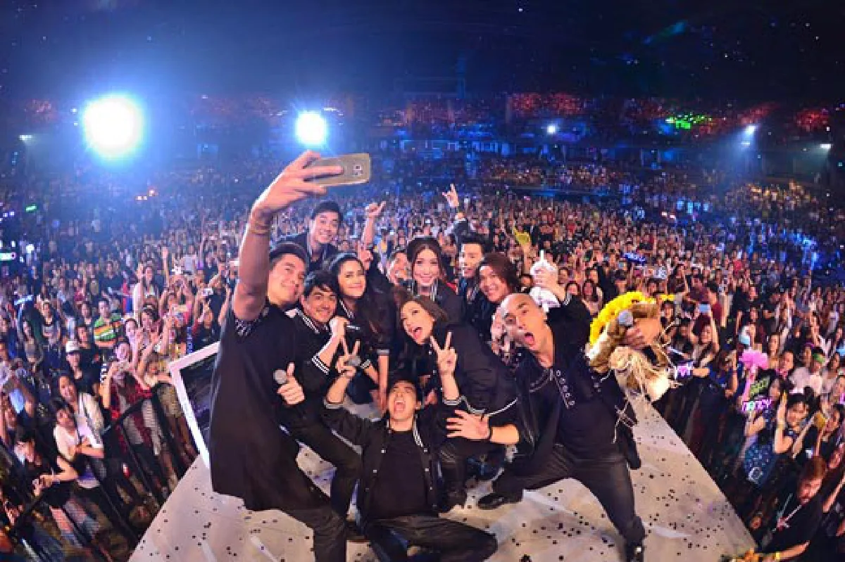 แฟนยุค90แดนซ์กระจาย! The Next Venture Concert เจ๋งสุดพลังสมการรอคอย