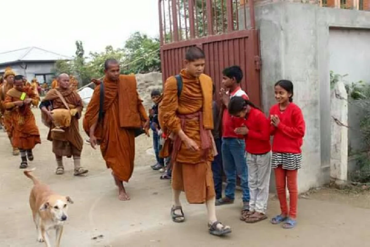 สุดซึ้ง! หมาจรจัดวิ่งตามพระธุดงค์จากอินเดีย-เนปาล 1,870 กม.