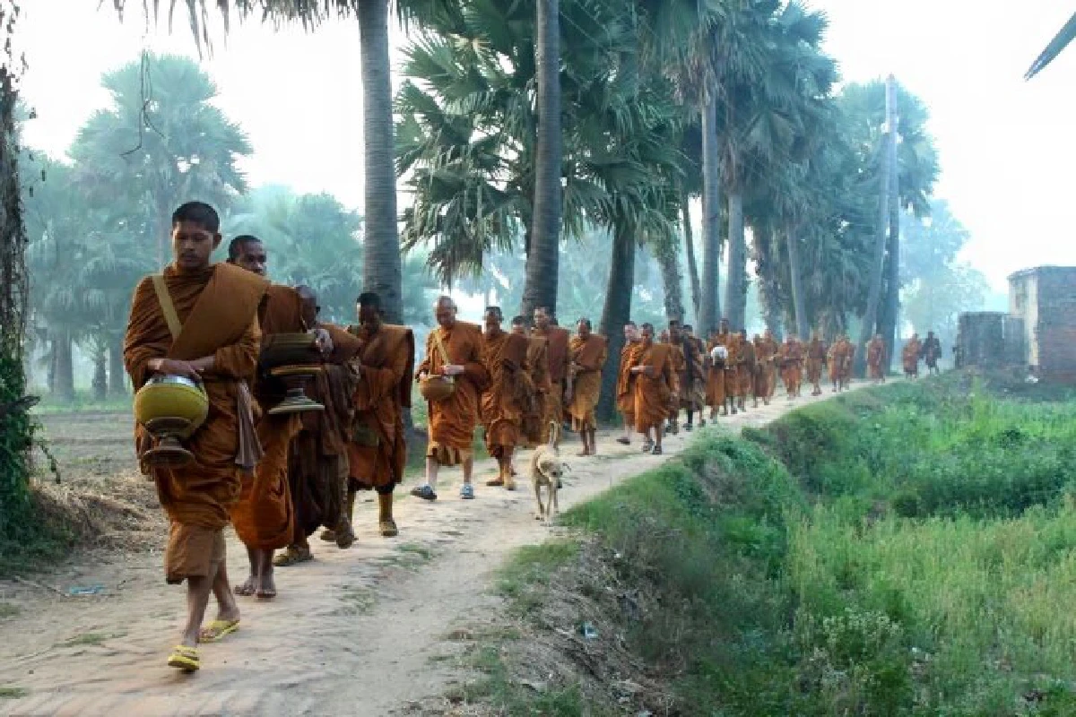 สุดซึ้ง! หมาจรจัดวิ่งตามพระธุดงค์จากอินเดีย-เนปาล 1,870 กม.