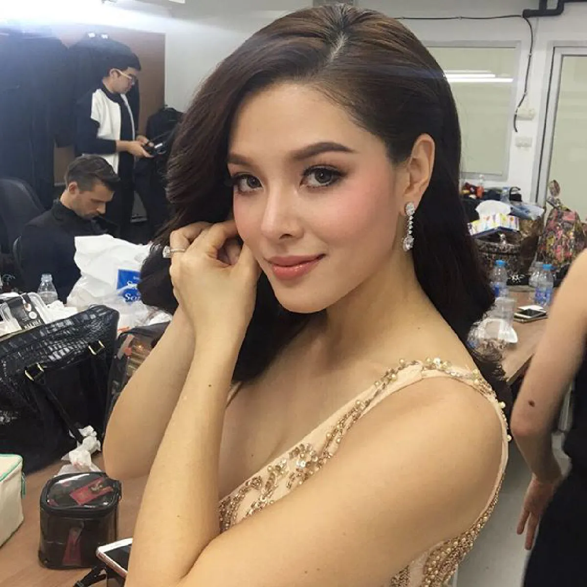 ว่าที่คุณแม่สุดแซ่บ! ลิเดีย สลัดผ้าอวดท้องโตใกล้ 6 เดือน