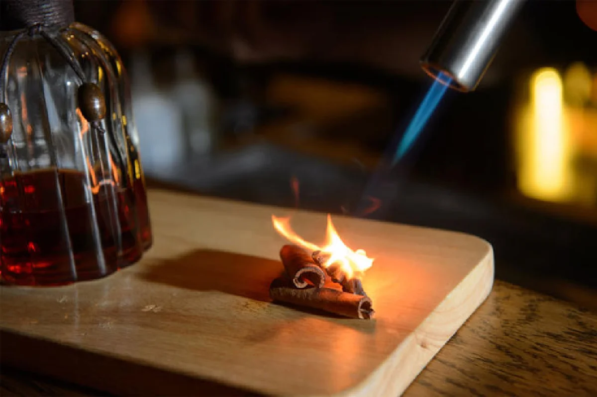 ทรงเสน่ห์ ชวนหลงใหล   รีเดล ไวน์ บาร์ & เซลลาร์