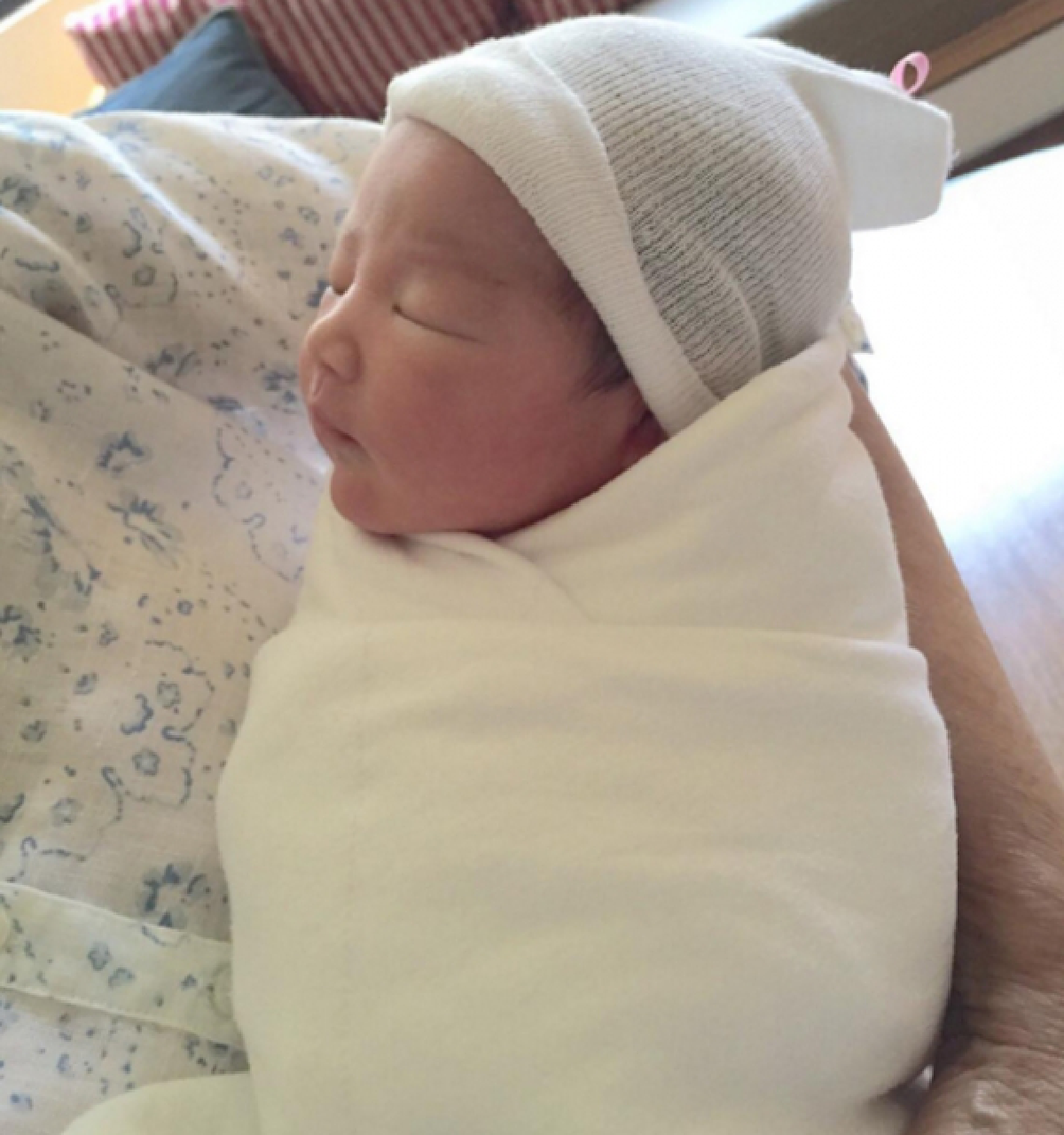 ทายาทพันล้าน! ต่าย ชุติมา คลอดลูกสาวแล้ว ตั้งชื่อ "น้องพิพิม"