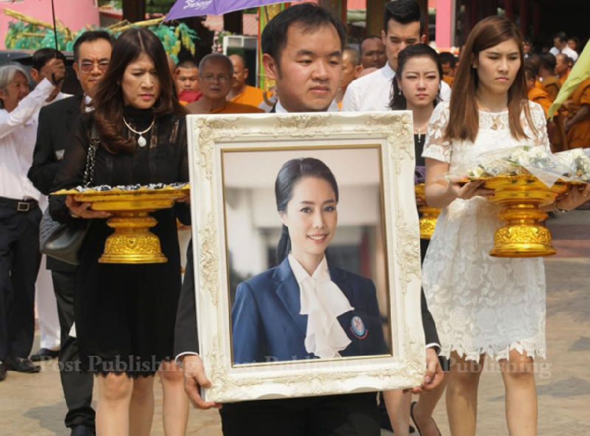 Sad farewell to Benz crash victims