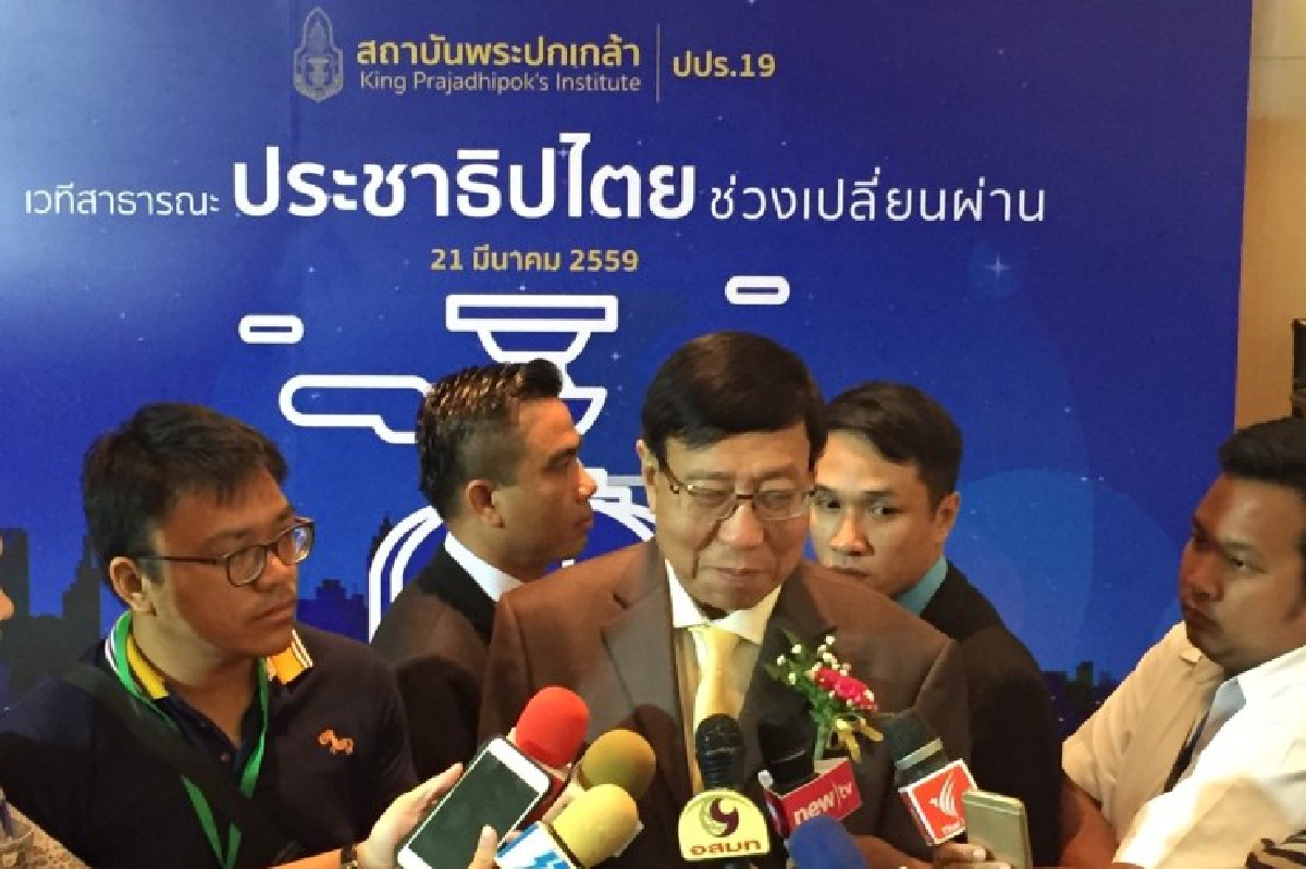 "พรเพชร" แจงให้ทหารนั่งสว.เพื่อสกัดปฏิวัติ "พรเพชร" แจงให้ทหารนั่งสว.เพื่อสกัดปฏิวัติ