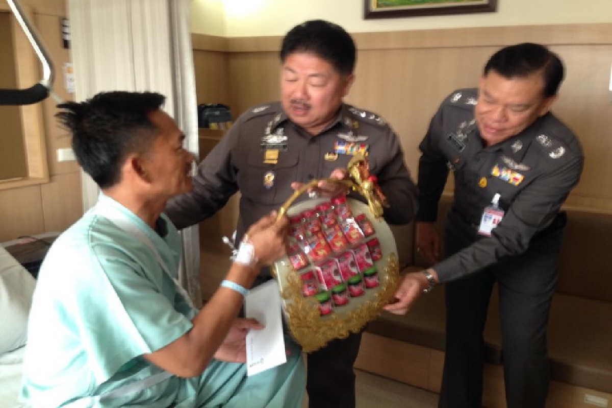 ตำรวจแจ้งข้อหาภรรยาคนร้ายแหกด่านตรวจเพิ่ม ตำรวจแจ้งข้อหาภรรยาคนร้ายแหกด่านตรวจเพิ่ม