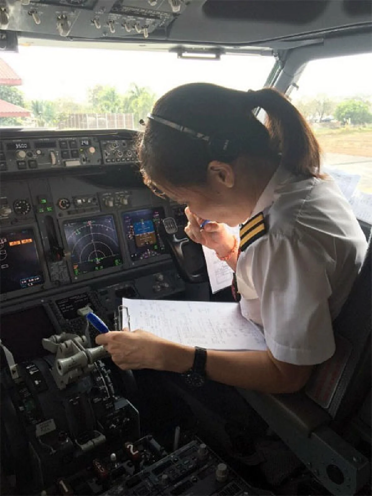 ไม่มีกลีบกุหลาบ บนเส้นทางนักบิน