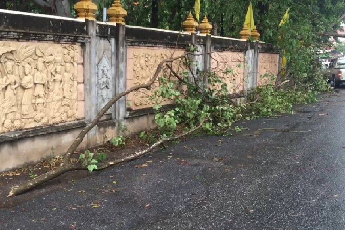 ฝนถล่มพัทยาน้ำท่วมหลายจุด-จราจรติดขัด
