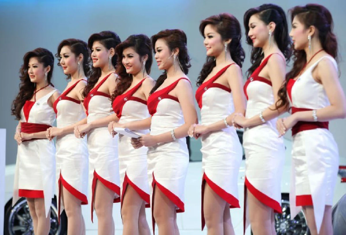 ปอกเปลือกความเซ็กซี่ "พริตตี้มอเตอร์โชว์" สร้างสีสันหรือทำเสื่อม?