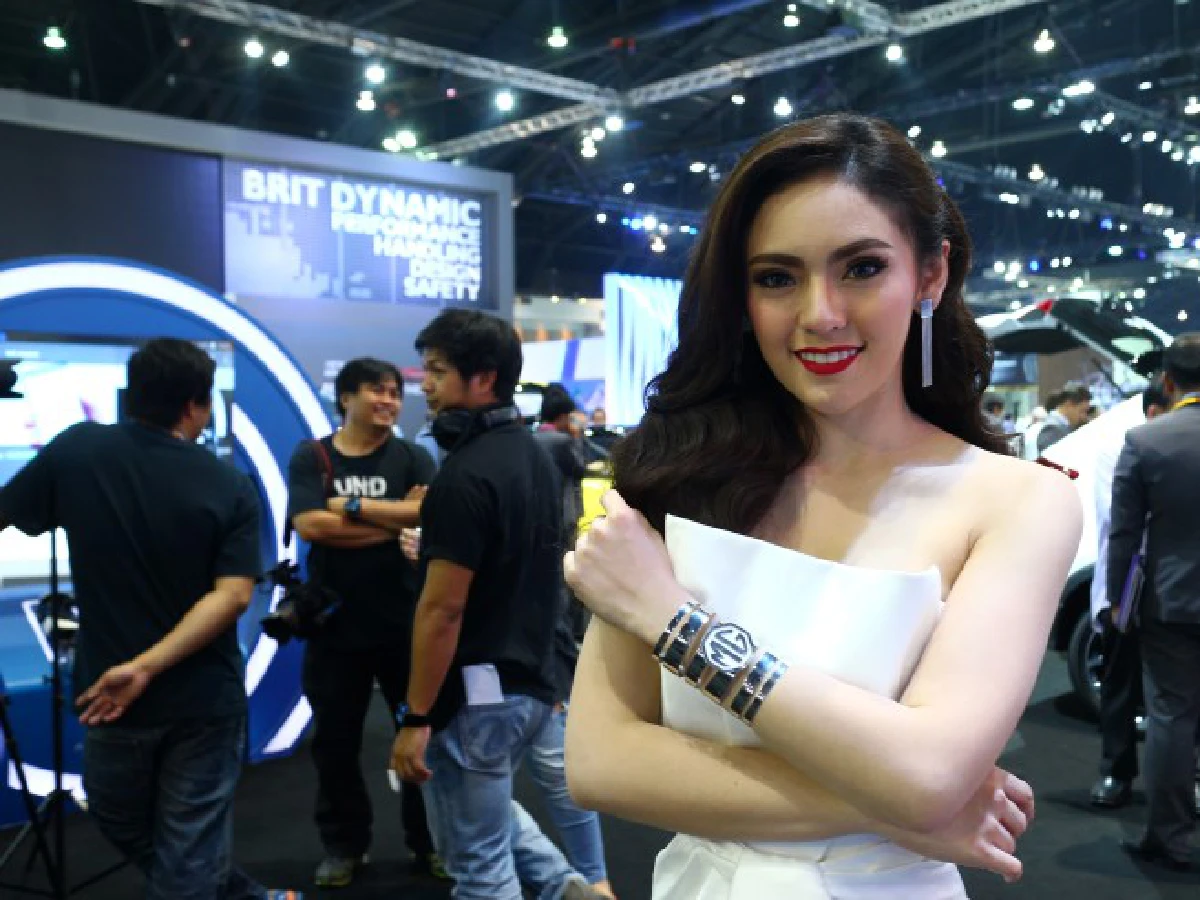 ปอกเปลือกความเซ็กซี่ "พริตตี้มอเตอร์โชว์" สร้างสีสันหรือทำเสื่อม?