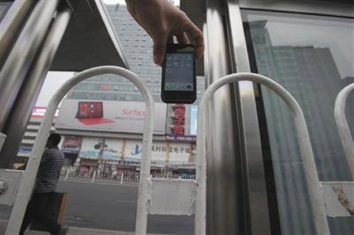 ทุกอย่างเกิดขึ้นได้! หญิงจีนเป็นลมล้มหัวติดร่องรั้วเสียชีวิต