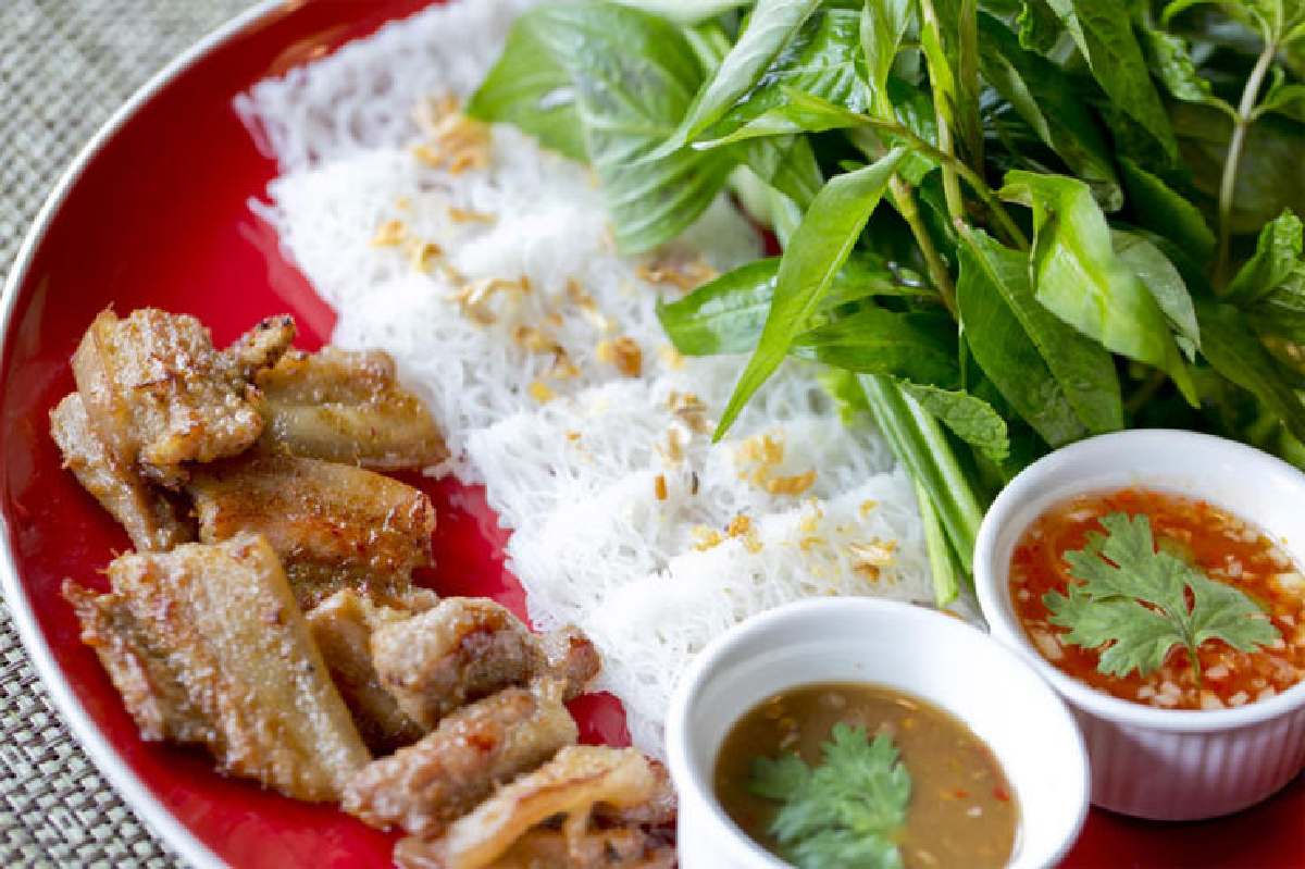 โซลเวียด อาหารเวียดนามในบรรยากาศ โซลเวียด อาหารเวียดนามในบรรยากาศ